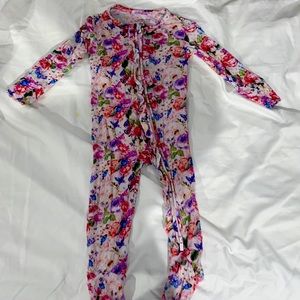 Posh peanut 12-18m footie EUC